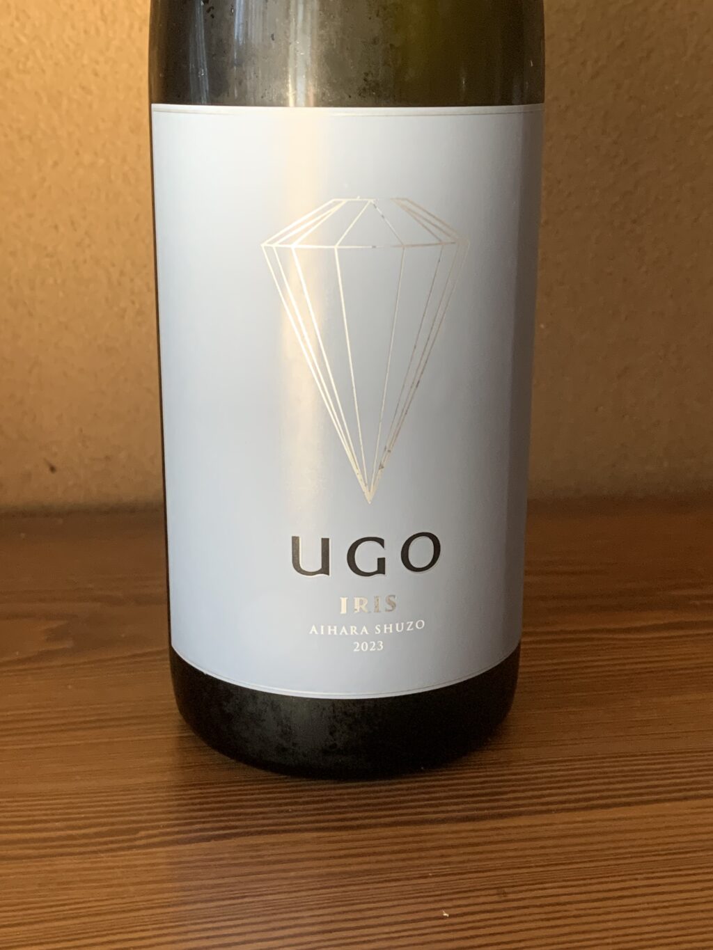 広島の日本酒『UGO IRIS』は香り高く上品できれいな余韻が続く